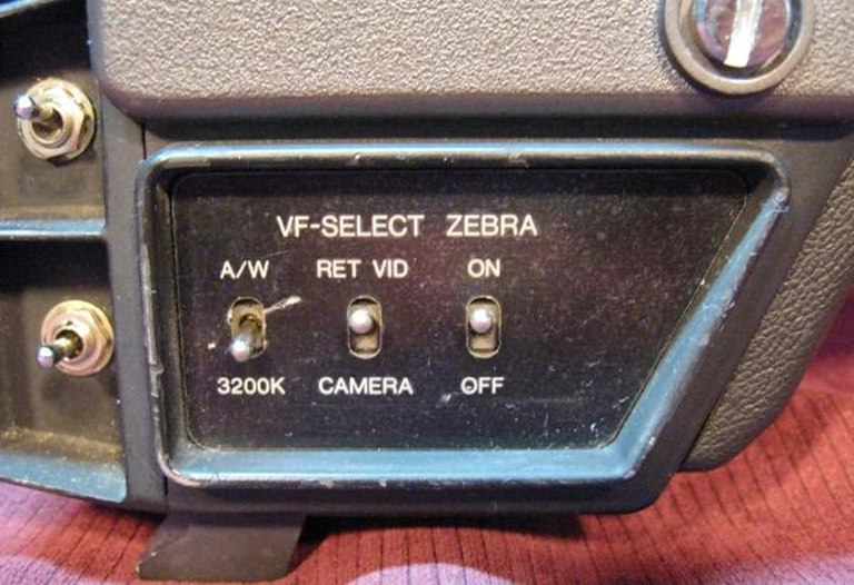 Afbeelding van Sharp XC-A1 3 Tube Camera w Canon J15x9.5, for Parts.