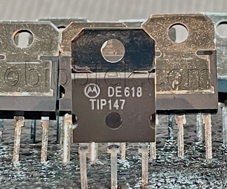 Picture of Motorola TIP147 Transistors